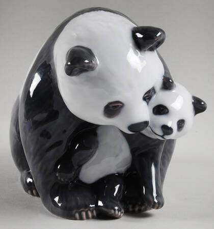 Animals-Wildlife Panda With Cubs - No Box