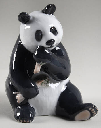 Animals-Wildlife Panda Eating - No Box