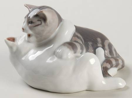 Cats Kittens Lying-Tabby - No Box
