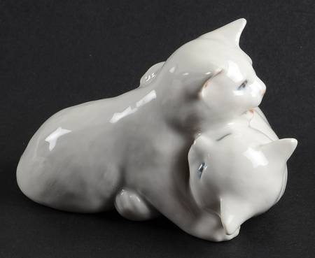 Cats Kittens Lying-White - No Box