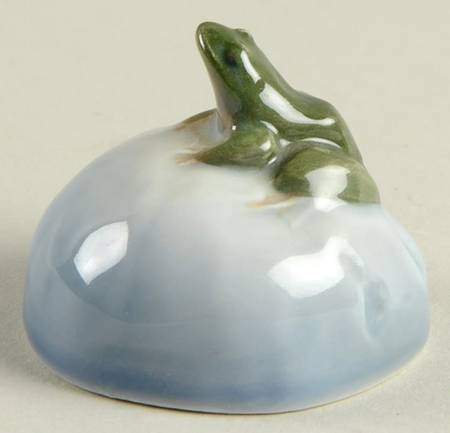 Animals-Other Frog On Stone - No Box