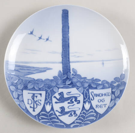 Single Release Commemorative Plates Cendtaph On Skamlingsbanken - No Box