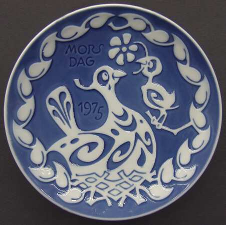 Mothers Day Plate Bird In Nest With Her Young One - Boxed