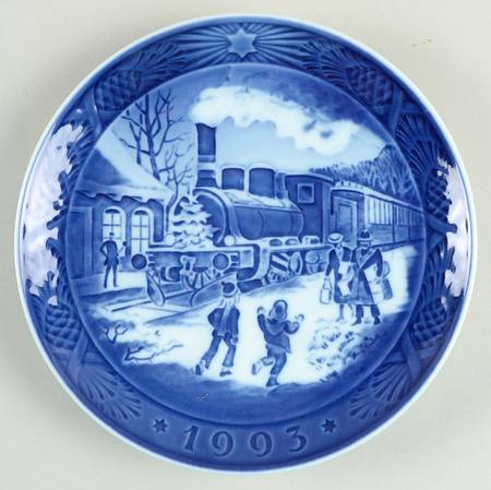 Annual Christmas Plate Christmas Guests Arrive - Boxed