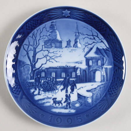 Annual Christmas Plate Christmas At The Manor House - Boxed