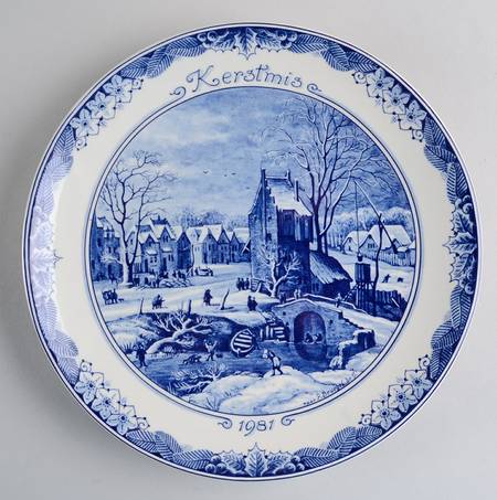 Royal Delft Christmas Plates Winter Scene - Boxed