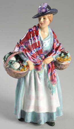 Royal Doulton Figurine Romany Sue-Green/Red - Nb947, No Box