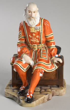 Royal Doulton Figurine A Yeoman Of The Guard-Red,Gold&Brown - No Box Nb1322