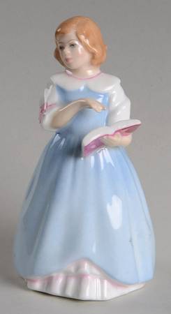 Royal Doulton Figurine First Recital - No Box