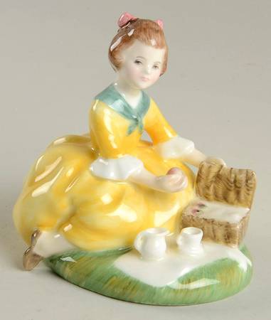 Royal Doulton Figurine Picnic - No Box