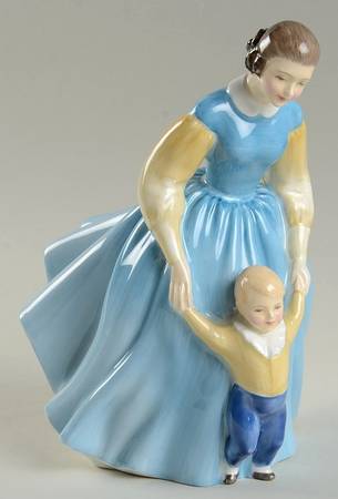 Royal Doulton Figurine First Steps - No Box Nb1781