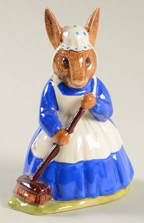 Bunnykins Figurines Mrs Bunnykins Clean Sweep - Boxed