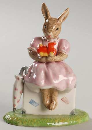Bunnykins Figurines Sitting On A Suitcase-Foy 2011 - Boxed