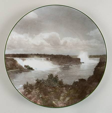 Royal Doulton Plate Niagara Falls - No Box