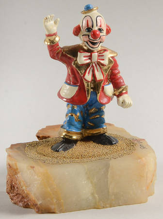 Clown Sculptures Happy Waving - No Box Nb390