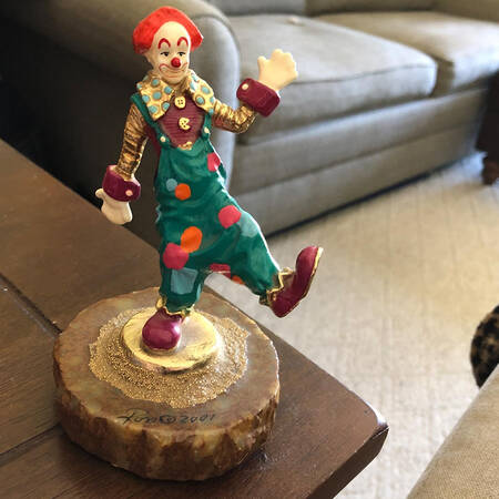 Clown Sculptures Clown Waving On One Leg - No Box