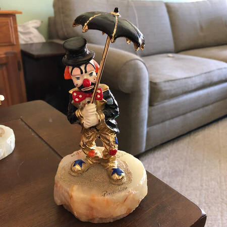 Clown Sculptures Hobo Joe W/Umbrella - No Box