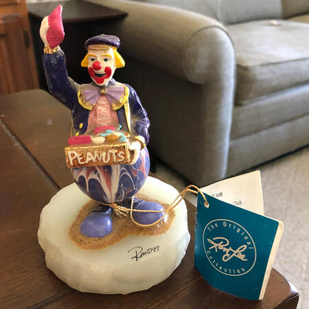 Clown Sculptures Peanuts - No Box