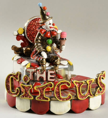 Clown Sculptures Denny Playing Music - No Box