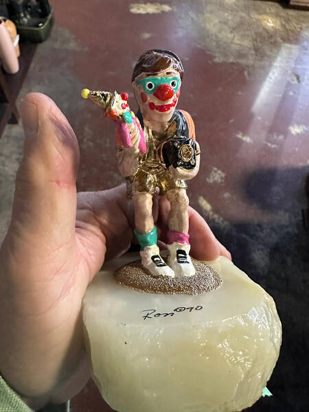 Clown Sculptures The Photographer - No Box