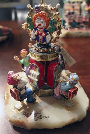 Clown Sculptures Carousel Of Slots - No Box