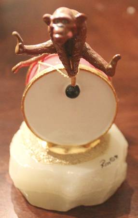 Clown Sculptures Maurice On Bass Drum - No Box