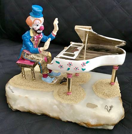 Clown Sculptures In Concert - No Box