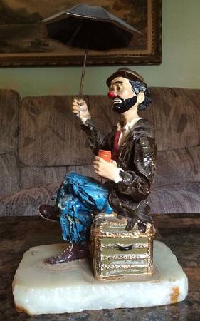 Clown Sculptures Whiskers Holding Umbrella - No Box