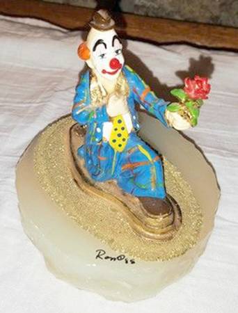 Clown Sculptures Lou Proposing - No Box