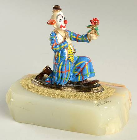 Clown Sculptures Kneeling Clown With Rose - Boxed
