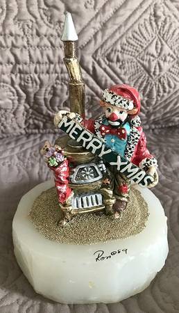 Clown Sculptures Merry Xmas! - No Box