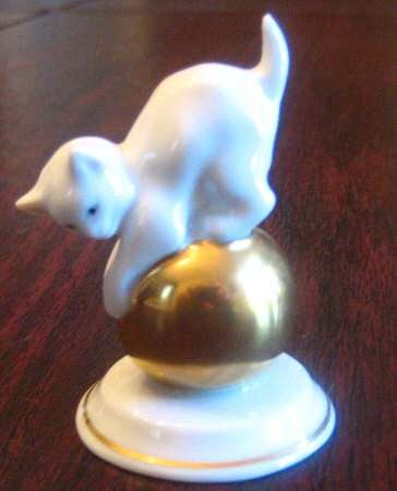 Rosenthal Figurine White Kitten On Gold Ball - No Box