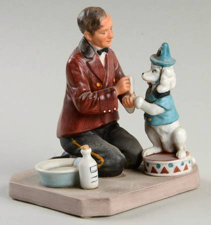 Rockwell Museum Figurine While The Audience Waits - Boxed