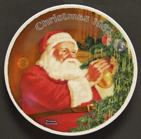 Annual Christmas Plate Santa's Golden Gift - Boxed