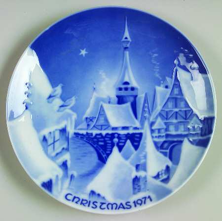 Christmas Plate Christmas Night In A Village - No Box