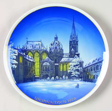 Classic Rose Christmas Cathedral At Aachen - No Box