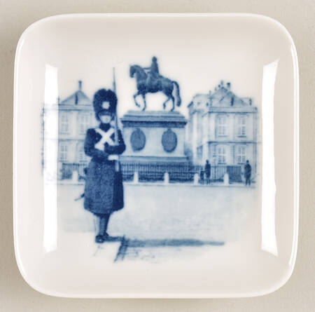 Royal Copenhagen Giftware The Royal Guard-Plaquette - No Box