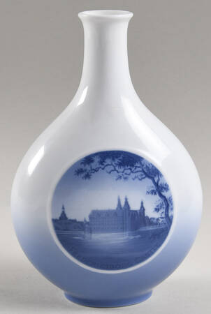 Royal Copenhagen Giftware Decanter -Frederiksborg Castle - No Box 37a
