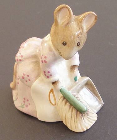 Beatrix Potter Backstamp 10 Hunca Munca Sweeping - Boxed