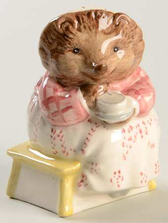 Beatrix Potter Backstamp 10 Mrs Tiggy Winkle Takes Tea  - Boxed