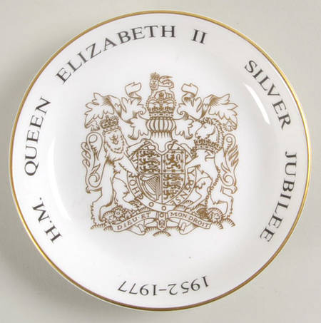 Royal Worcester Royalty Giftware Elizabeth Ii Silver Jubilee Tray - Boxed