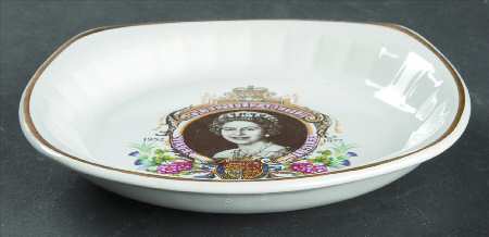 Royal Worcester Royalty Giftware Queen Elizabeth Ii Silver Jubilee Tray - Boxed