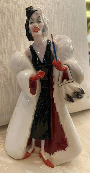 Disney Villains Cruella De Vil - With Box