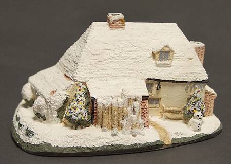 Royal Doulton Cottages Christmas - Boxed