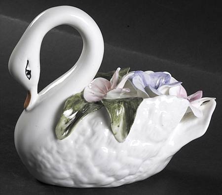 Ramex Cluj Collection Giftware Swan With Flowers - No Box