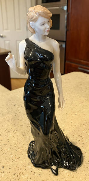 In Vogue Collection-Figurine Nadine - With Box