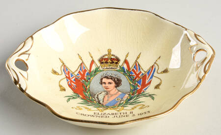 Royal Winton Royalty Giftware Elizabeth Ii Crowned Nut Dish - Nut Dish