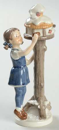 Annual Figurines Girl Feeding Birds - Boxed