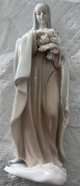Valencia Classics Madonna With Flowers - Boxed