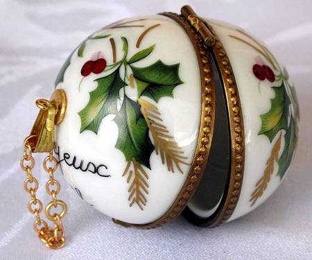 Rochard Limoges Box Round Box With Holly - Boxed